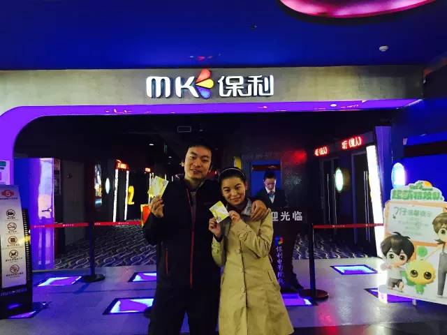 小情侶幸福的呢！