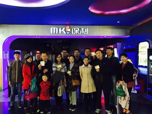 來張“全家福”，人齊了，我們準備進場嘍