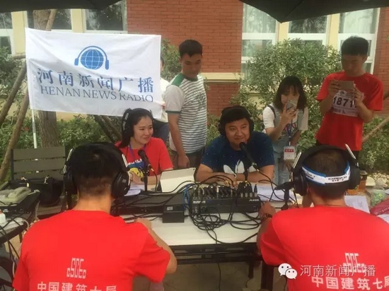 直播間被圍觀群眾包圍啦，是不是沒有看過我們的直播？