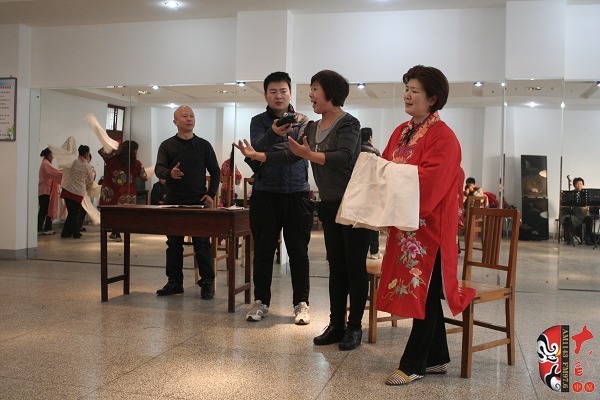 著名戲曲節(jié)目主持人、河南電臺戲曲廣播當家小生月陽錄制現(xiàn)場花絮