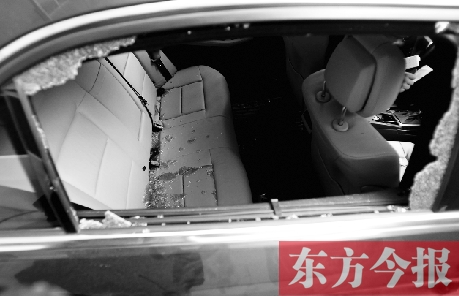 前日晚，鄭州市順河路一家屬院，一輛汽車被撬，物品被盜