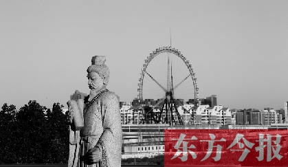 16日，從中原福塔基座平臺看向世紀歡樂園的景象
