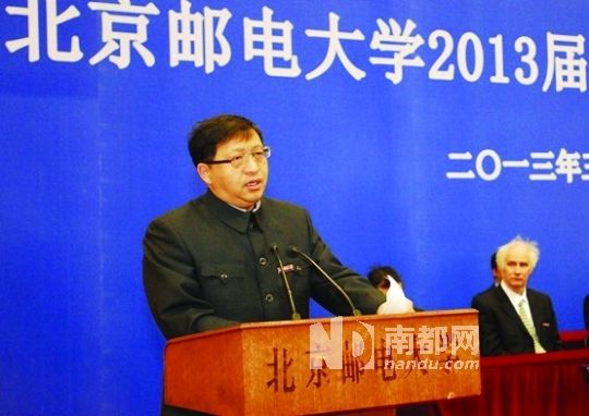 3月25日,方濱興出席北郵2013屆研究生畢業(yè)典禮并講話。資料圖片