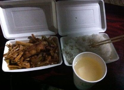 45元的盒飯,三菜一湯。