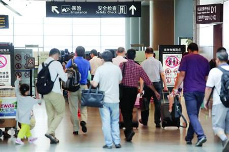 近期乘飛機(jī)應(yīng)留足更多的時(shí)間以免誤機(jī)。/晨報(bào)記者 殷立勤