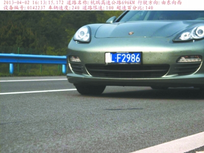 　保時捷飆車被拍瞬間。湖北省高警總隊供圖