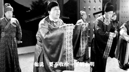 微電影中，“權(quán)貴人士”對“胡永明”多加陷害 視頻截圖
