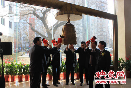 1月7日，在全國股份轉(zhuǎn)讓系統(tǒng)（即新三板），伴隨著開市寶鐘的敲響，山水園林股份有限公司正式登陸新三板。