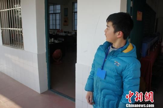 對于幾年如一日照顧他的同學余興泉，14歲的左臣心里充滿了感激。 李俊杰 攝