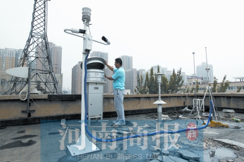 鄭州灰霾監(jiān)測站正在調(diào)試，預(yù)計9月將正式投入使用 記者 鄧萬里/攝