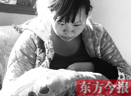 重新找回兒子蛋蛋，年輕的媽媽再也不忍離開