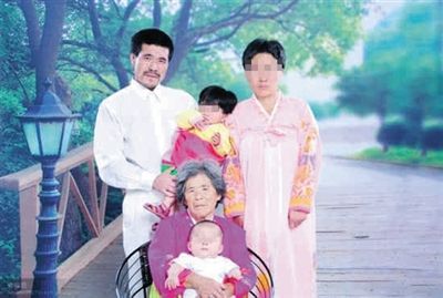 徐純合與家人合影。徐純合微博截圖