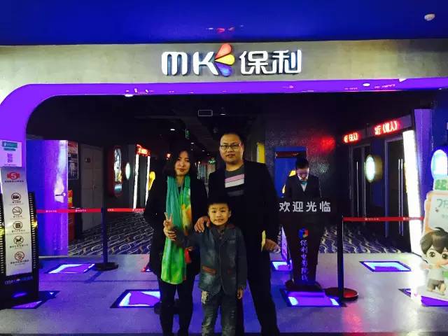 再來看兩個(gè)萌娃，表情都好有戲！