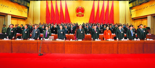 4月2日上午，河南省第十二屆人民代表大會(huì)第二次會(huì)議在莊嚴(yán)的國(guó)歌聲中閉幕。記者 郭宇 董亮 攝