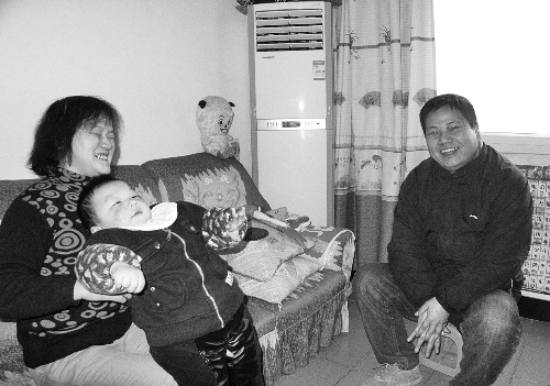 恩人找到了、飯碗保住了，張新明（右）與原竹青都開心地笑了。