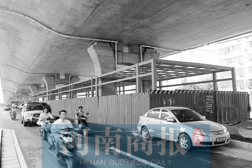 建設(shè)中的隴海路快速公交站臺，這條線路或取名B5