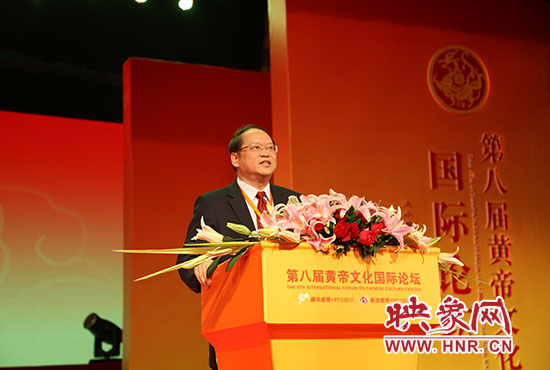 臺(tái)灣大學(xué)哲學(xué)系教授、美國(guó)耶魯大學(xué)哲學(xué)博士傅佩榮做演講
