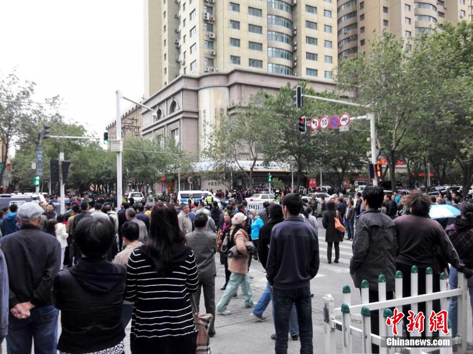 自治區(qū)和烏魯木齊市有關(guān)部門迅速處置，傷員已全部送往醫(yī)院救治。