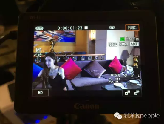 直播中的王瑞兒。攝影：于亞妮