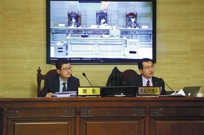 “小黃車”的商標所有人“數(shù)人公司”代理律師稱，“ofo小黃車”侵犯了“小黃車”的注冊商標。