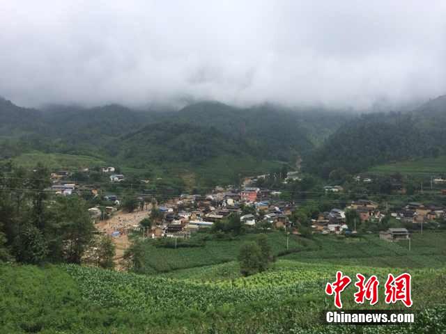 7月28日,云南省保山市隆陽區(qū)瓦房鄉(xiāng)喜坪村上坪小組發(fā)生山洪災(zāi)害,造成3戶人家9人被沖走。