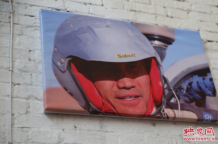 賽車的世界、更是男人的世界。圖為部分參展攝影作品。