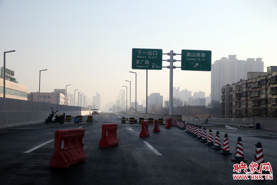 嵩山南路出口，由西向東至嵩山南路出口向東暫未開(kāi)通。