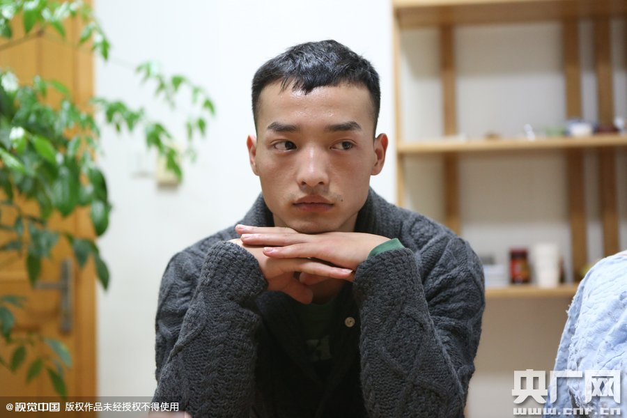 網絡紅人葉良辰現身浙江臺州，接受記者的專訪。