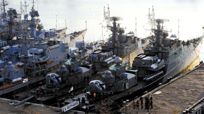 4月1日，?？吭诳死锩讈喨咚雇胁柕能娕?，其中也有烏克蘭海軍軍艦。