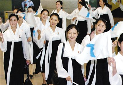 2005年9月，結(jié)束亞洲田徑錦標(biāo)賽之行的朝鮮拉拉隊。