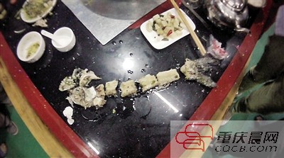 拼出魚(yú)骨，推斷魚(yú)沒(méi)有3斤8兩。 本報(bào)記者 平索茜 攝