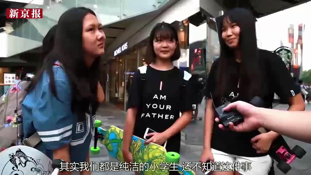 街拍：公眾場合啪啪啪你咋看？