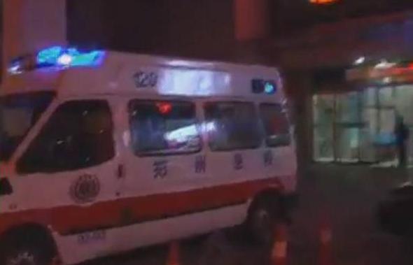 女兒不救父親，鄰居很憤怒