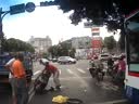 好恐怖的車禍！騎車先到人才到