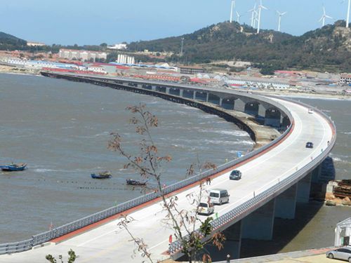 山東首座海島跨海大橋建成通車(chē)。（資料圖）